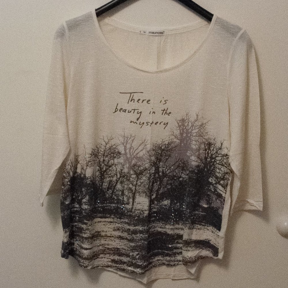 Printed 3/4-sleeve tee with print and crystals